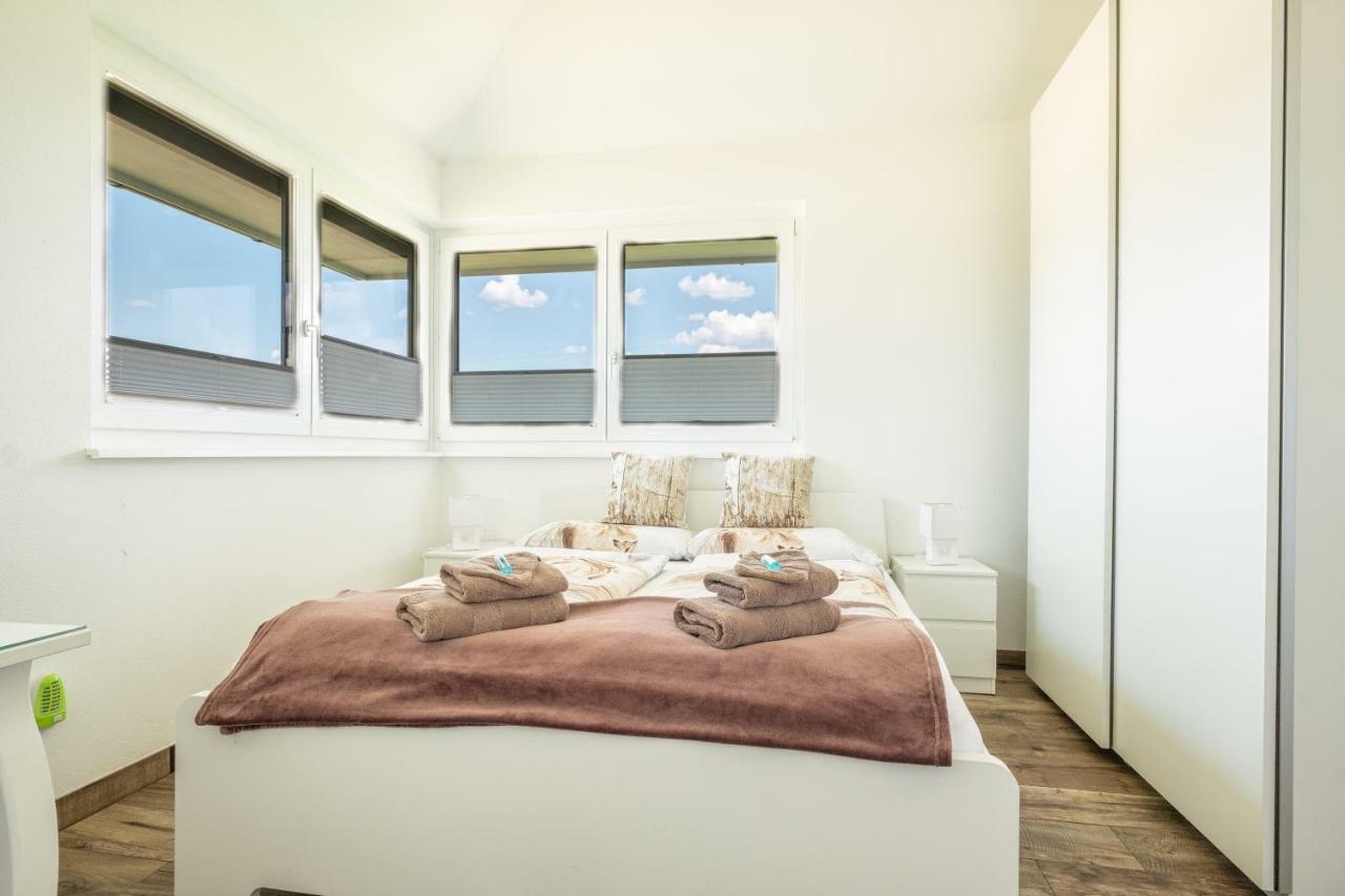 Luxurioese Penthaus Wohnung アニフ エクステリア 写真
