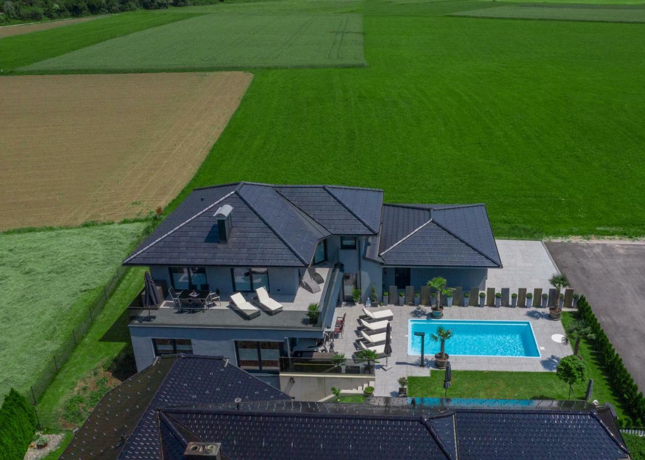 Luxurioese Penthaus Wohnung アニフ エクステリア 写真